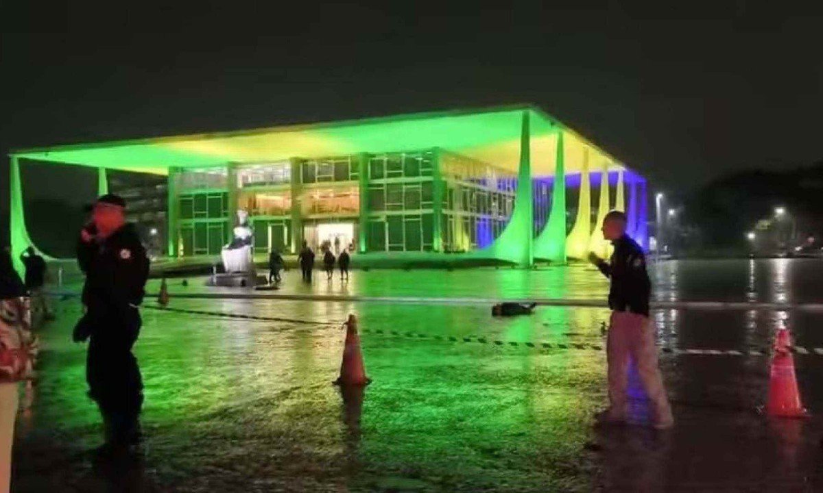 Explosões fazem Brasília reviver o 8 de janeiro -  (crédito: Platobr)