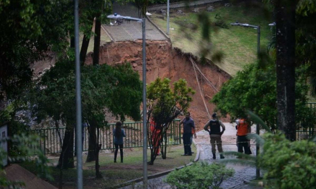 Rompimento do lago do Parque Municipal Fazenda Lagoa do Nado -  (crédito: Tulio Santos/EM/D.A Press)