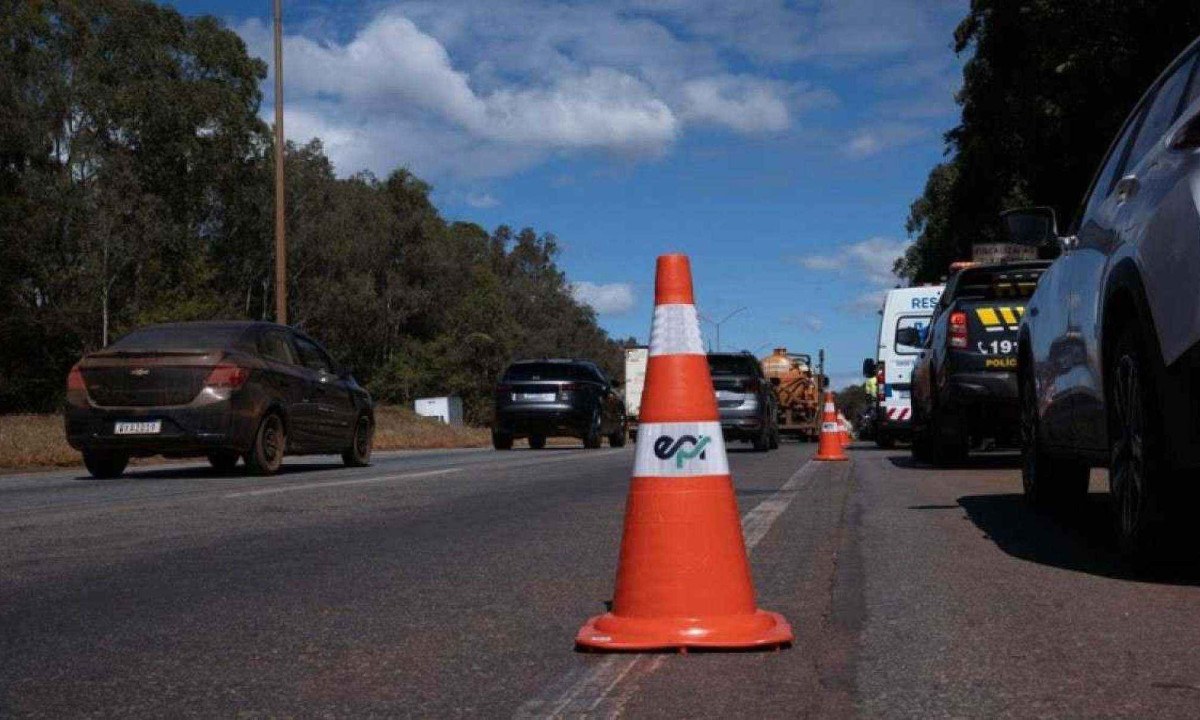 Antes de seguir viagem, os motoristas devem verificar as condições de seus veículos e programar seu deslocamento, orienta concessionária -  (crédito: EPR Via Mineira/Divulgação)