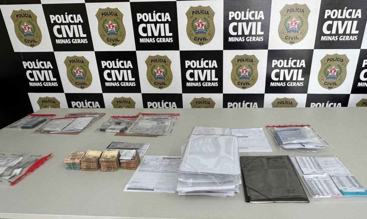 Operação apreendeu celulares, computadores, notebooks, pen-drives, HDs externos, cheques, Guias de Trânsito Animal (GTAs), documentos e notas fiscais -  (crédito: Divulgação/PCMG)
