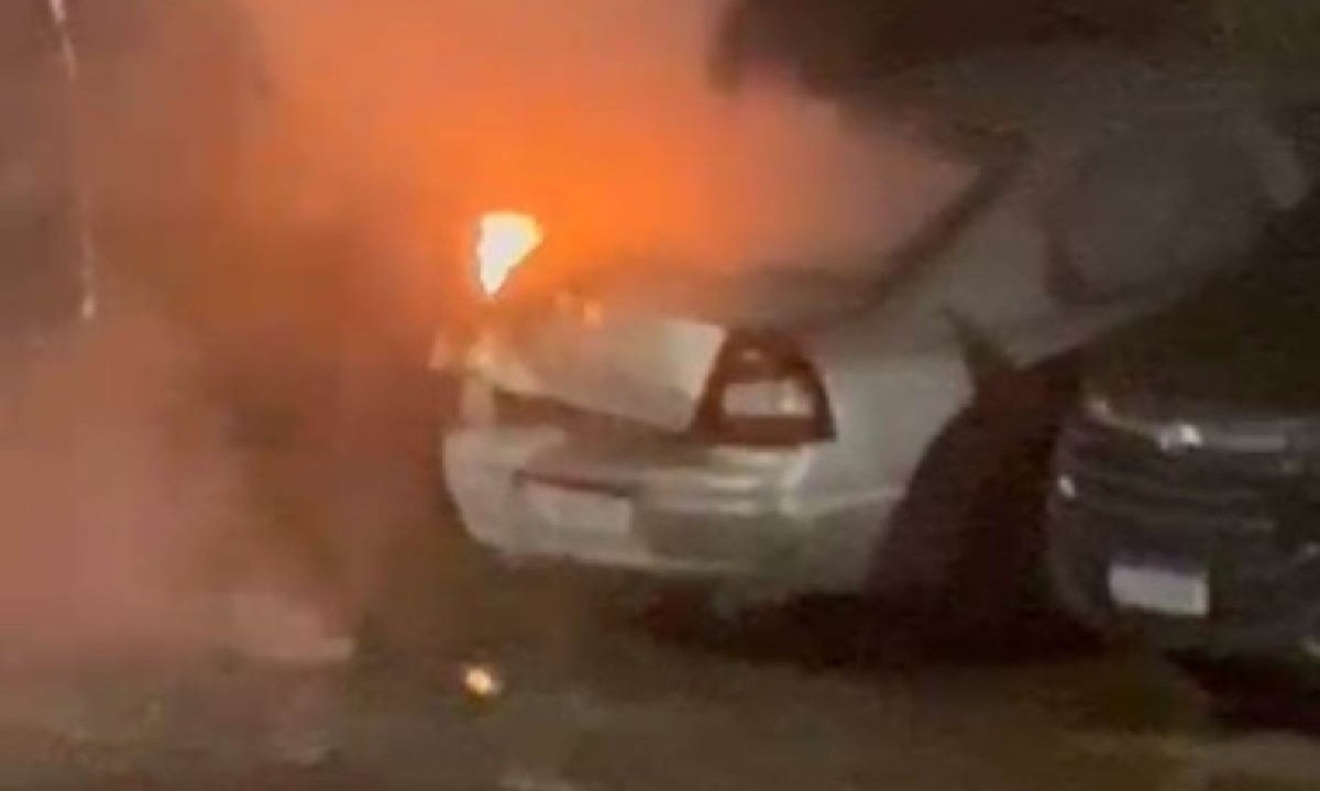 Carro explode na Praça dos Três Poderes -  (crédito: Reprodução)