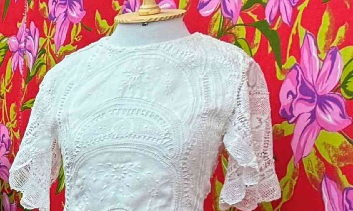 Vestido de noiva de Zuzu Angel, criado nos anos 1970, está em exposição na Casa Fiat -  (crédito: Fabíola Paiva/Divulgação)