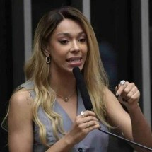 Erika Hilton nega uso de verba pública em cirurgia estética