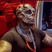 Tatuador Diabão não consegue visto americano e reclama de preconceito