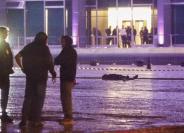 Uma pessoa morreu no atentado a bomba na Praça dos Três Poderes, em Brasília -  (crédito: Bruno Peres/Agência Brasil)