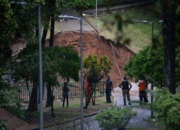 Rompimento do lago do Parque Municipal Fazenda Lagoa do Nado -  (crédito: Tulio Santos/EM/D.A Press)