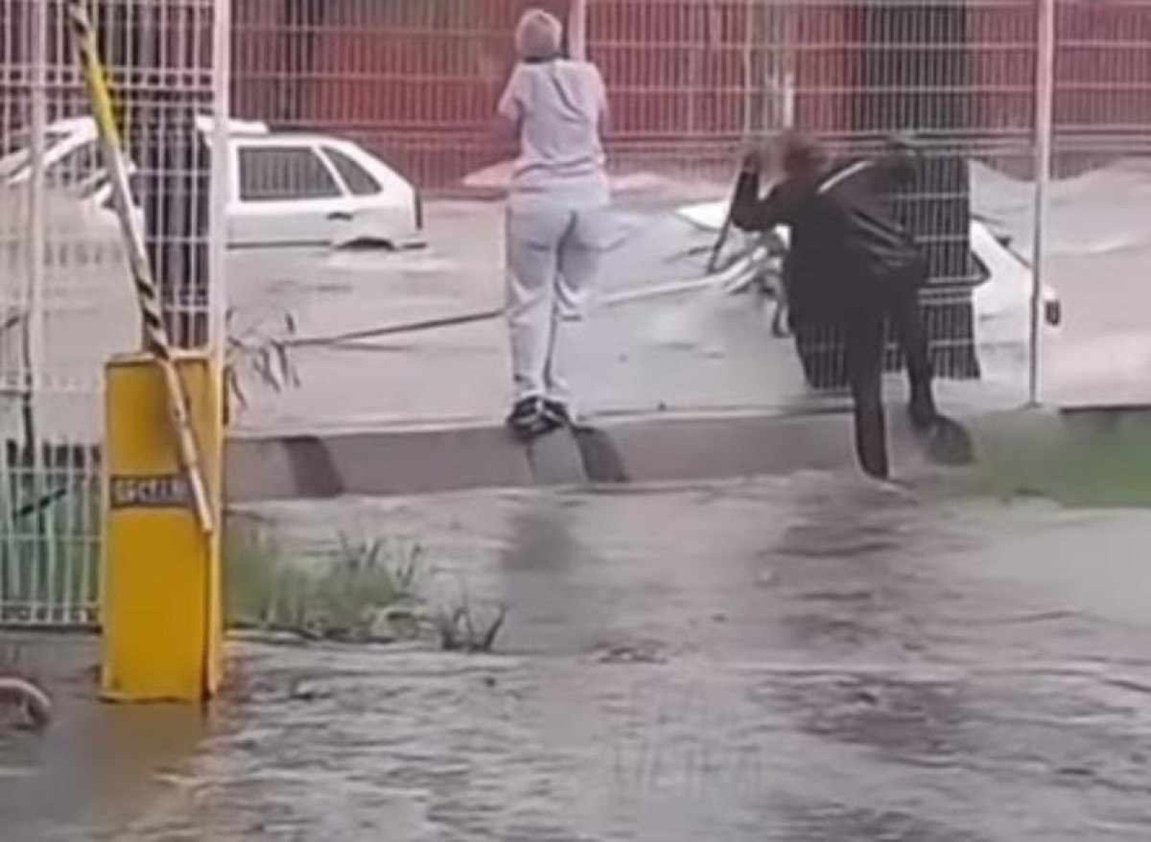 Chuva forte provoca alagamentos em vários pontos de BH