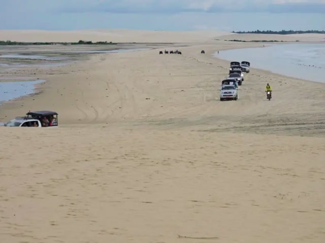 Segundo um estudo do órgão, o tráfego intenso de veículos representa um dos maiores problemas para a região, pois os carros que circulam pelas vias de terra ou areia da vila geram poluição sonora e colocam pedestres em risco.