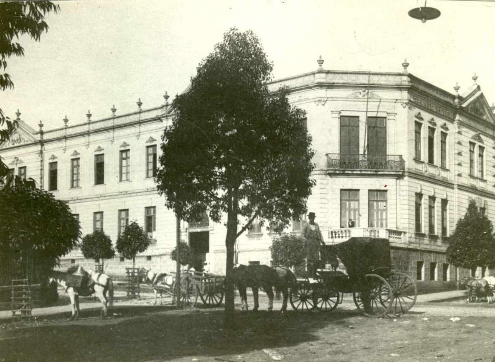 Fachada do Grande Hotel, na Avenida Augusto de Lima com Rua Bahia, onde atualmente fica o Maletta       