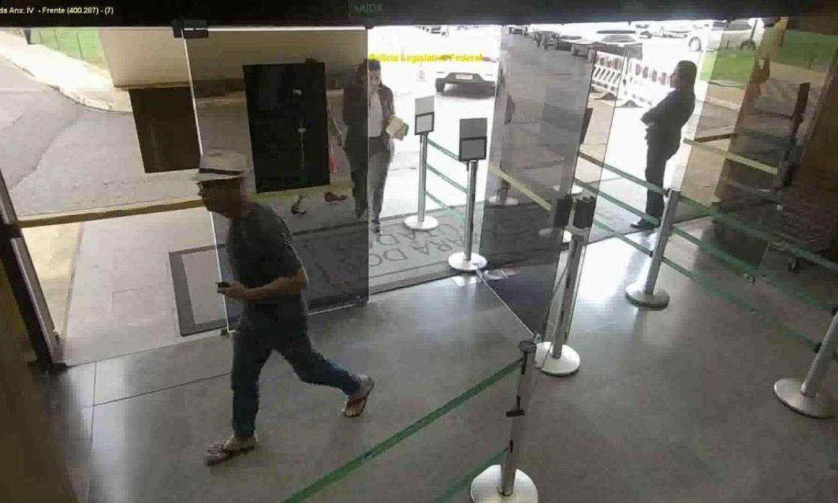 Francisco Wanderley Luiz, de 59 anos, circulava na C&acirc;mara dos Deputados horas antes das explos&otilde;es na Pra&ccedil;a dos Tr&ecirc;s Poderes -  (crédito: TV C&acirc;mara / Divulga&ccedil;&atilde;o)