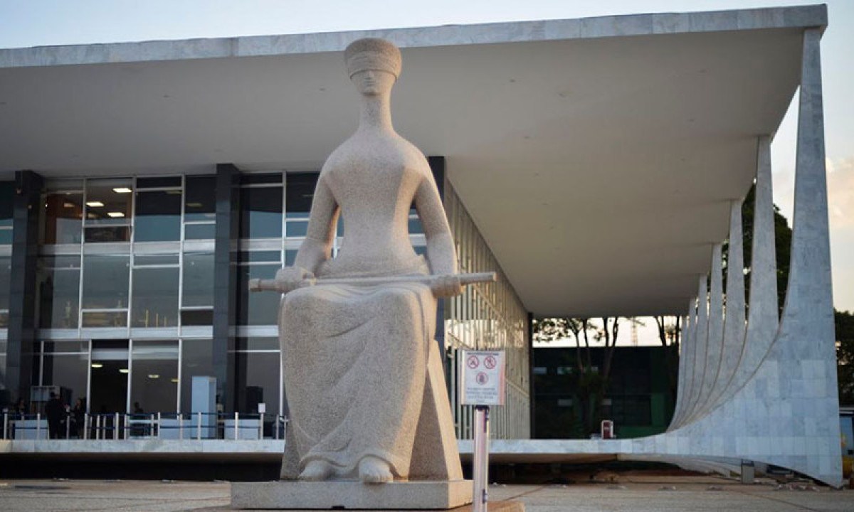 Ap&oacute;s ataque na Pra&ccedil;a dos Tr&ecirc;s Poderes, Planalto finge normalidade e STF rev&ecirc; seguran&ccedil;a -  (crédito: Marcello Casal Jr./Ag&ecirc;ncia Brasil)