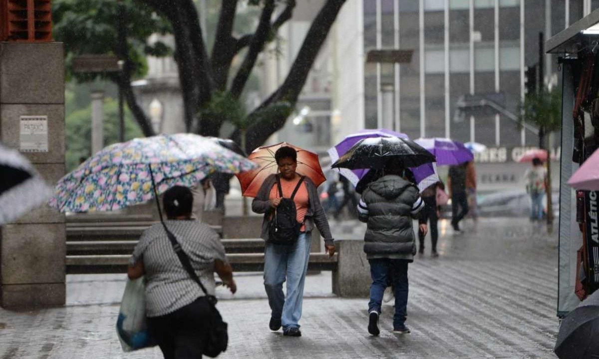 Meteorologista destaca previsão de chuvas frequentes no mês de novembro -  (crédito: Tulio Santos/EM/D.A Press)