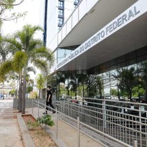 Mulher trans consegue na Justiça registro como mãe de bebê