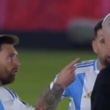 Messi se irrita e aponta dedo para árbitro brasileiro; entenda motivo - No Ataque Internacional