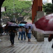 Tempo em BH: capital terá chuva com rajadas de vento nesta quarta - Túlio Santos/EM/D.A Press