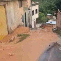 Rede de distribuição de água rompe e leva lama a bairro de BH - Reprodução