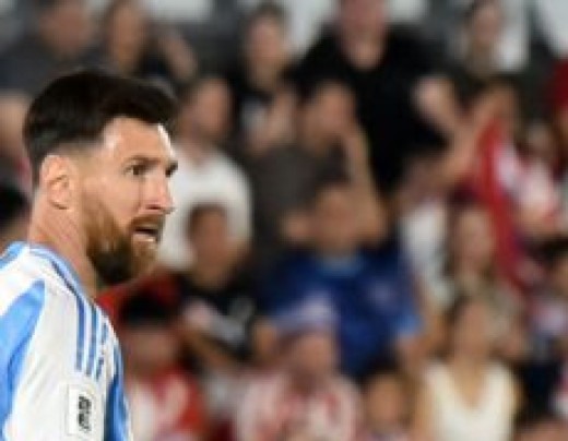  Argentina's forward #10 Lionel Messi looks on during the 2026 FIFA World Cup South American qualifiers football match between Paraguay and Argentina at the Ueno Defensores del Chaco stadium in Asuncion on November 14, 2024. (Photo by JOSE BOGADO / AFP)
       -  (crédito:  AFP)