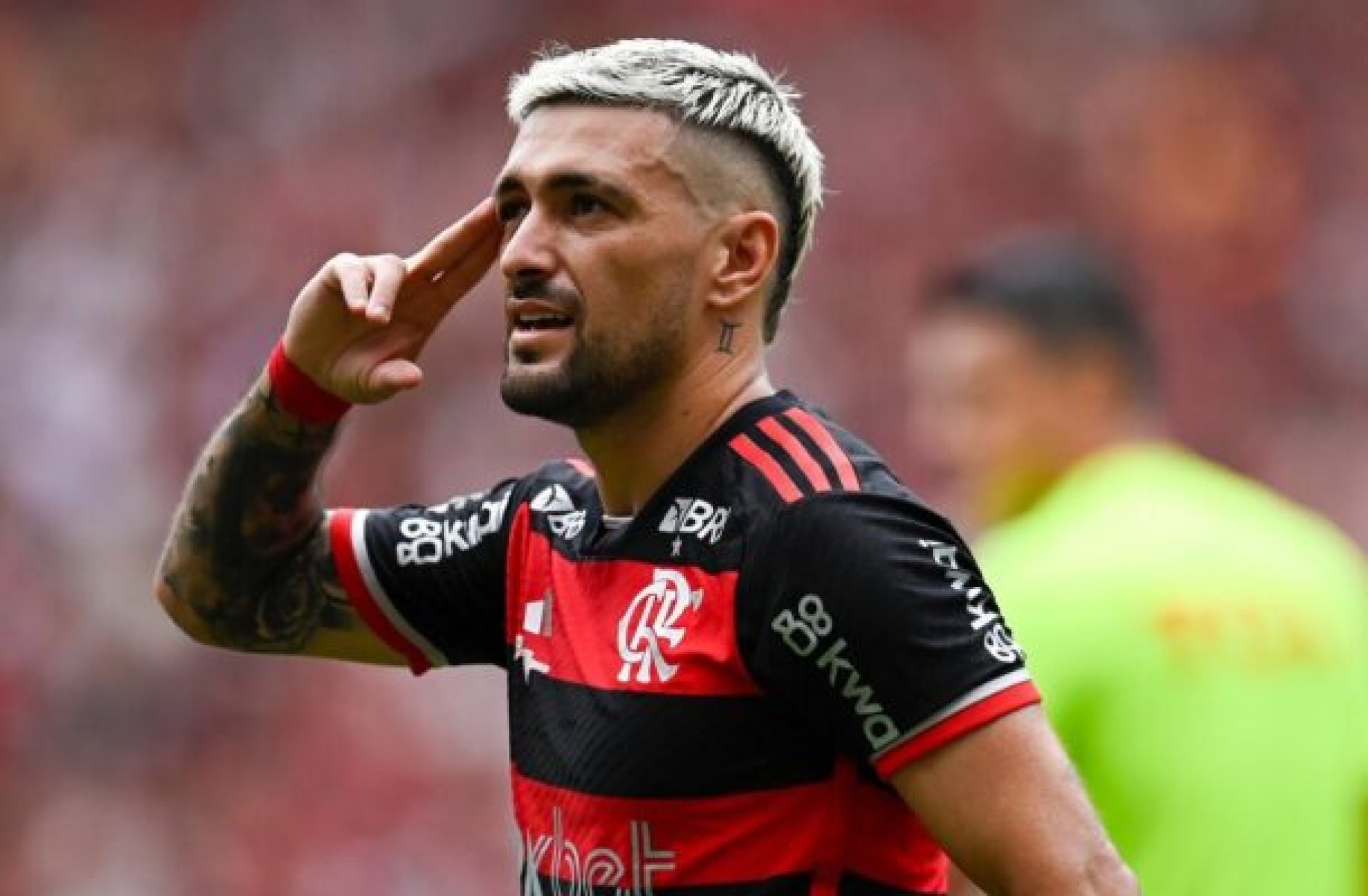 Arrascaeta passa por cirurgia, e Flamengo atualiza situação do meia após procedimento