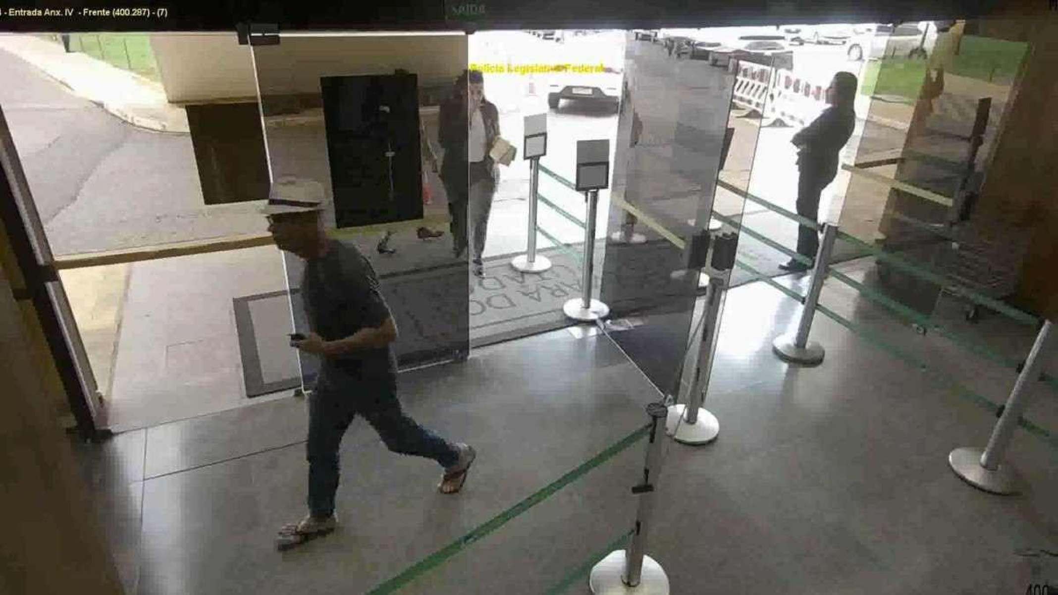 Novas imagens mostram autor de explosões na Câmara dos Deputados