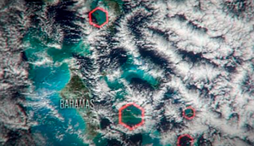 Cientistas apontam que a região do Triângulo das Bermudas tem nuvens hexagonais, que têm o poder de causar chuva mais forte e imprevisível. Mas isso é considerado normal pelos especialistas.  