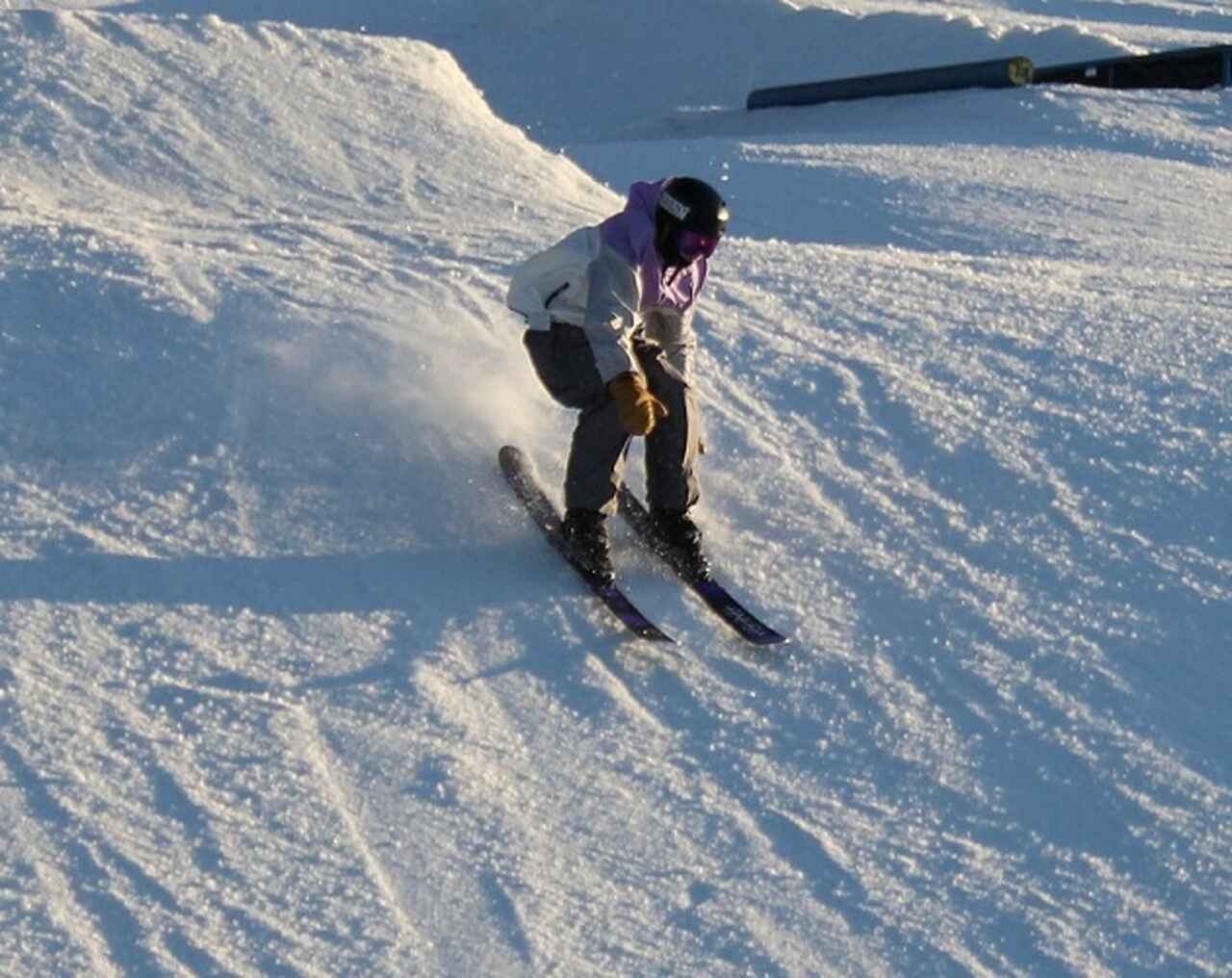 Mt. Hood, Oregon - Esportes: Esqui, snowboarding, escalada. - Descrição: O Monte Hood é conhecido por suas excelentes condições de esqui durante quase todo o ano e pela oportunidade de escalar até o cume - Melhor época: Inverno (dezembro-março) para esqui, primavera/verão (maio-julho) para escalada