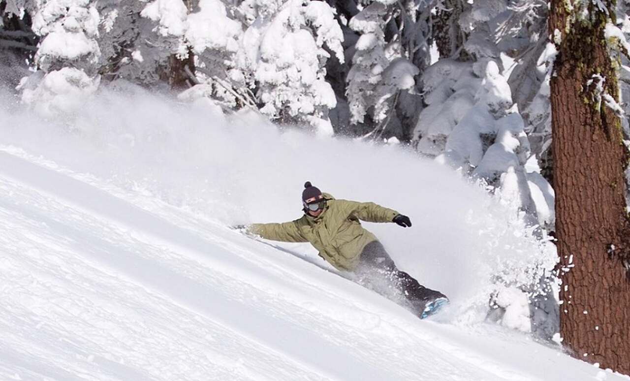 Whistler, Colúmbia Britânica (acessível de Seattle, EUA) - Esportes: Esqui, snowboarding, mountain biking - Descrição: Whistler é um dos maiores e mais populares resorts de esqui da América do Norte. Durante o verão, torna-se um paraíso para os entusiastas de mountain biking - Melhor época: Inverno (dezembro-março) para esqui, verão (junho-setembro) para mountain biking