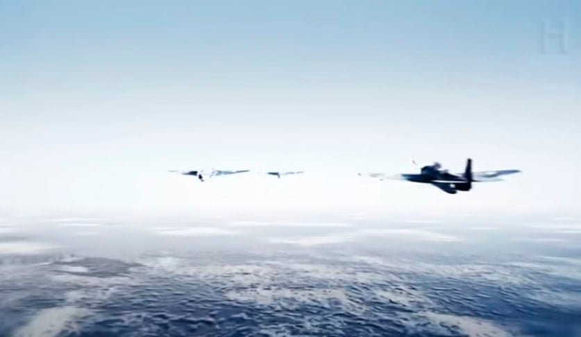 Apesar do dia de céu claro e mar calmo, noventa minutos após a decolagem, o capitão faz contato com a base, avisando que estava perdido. As bússolas dos cinco aviões pifaram. E registros mostram que ele chegou a dizer que estava num lugar estranho e que não via o sol. 