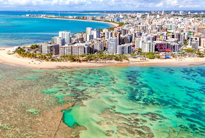 ALAGOAS - Se deve ao grande número de lagos e lagoas na região: Mais de 30 no estado, sendo 17 apenas na capital Maceió. 