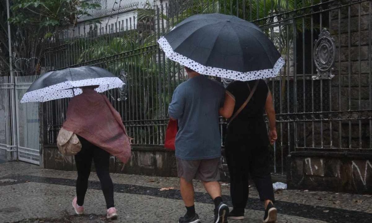 Deve-se ter cuidado com quedas de muros, deslizamentos e desabamentos -  (crédito: Marcos Vieira/EM/D.A. Press)