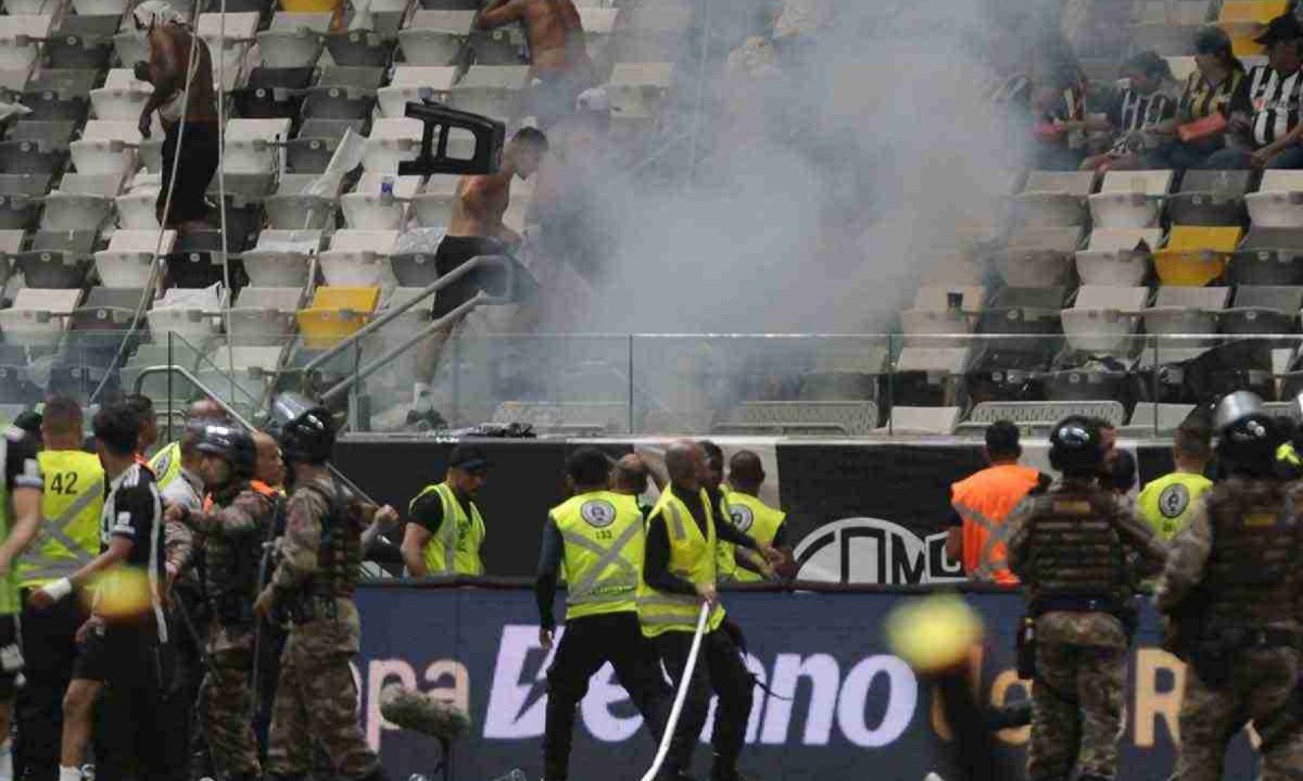 Final da Copa do Brasil, entre Atlético e Flamengo, na Arena MRV, foi marcado por cenas de violência e confusão -  (crédito: Alexandre Guzanshe/EM/D.Press)