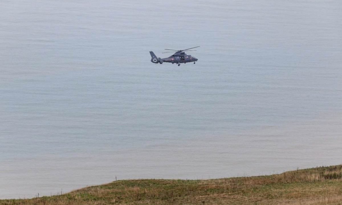 Entre as temáticas, o longo e fraturado poema aborda a ilha grega de Lesbos -  (crédito: Sameer Al-DOUMY / AFP)