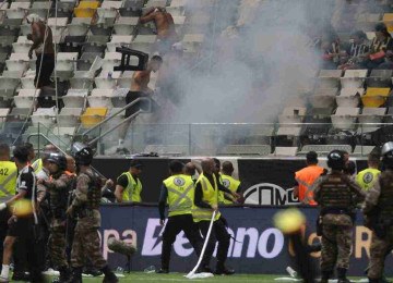 Final da Copa do Brasil, entre Atlético e Flamengo, na Arena MRV, foi marcado por cenas de violência e confusão -  (crédito: Alexandre Guzanshe/EM/D.Press)