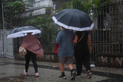 Deve-se ter cuidado com quedas de muros, deslizamentos e desabamentos -  (crédito: Marcos Vieira/EM/D.A. Press)