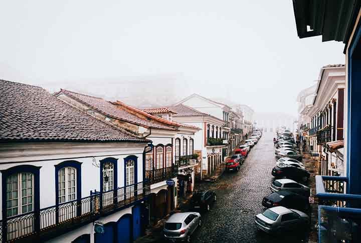 As construções dessa rua, assim como em boa parte da cidade, refletem a arquitetura típica do período do Brasil colonial, dos séculos XVIII e XIX.
