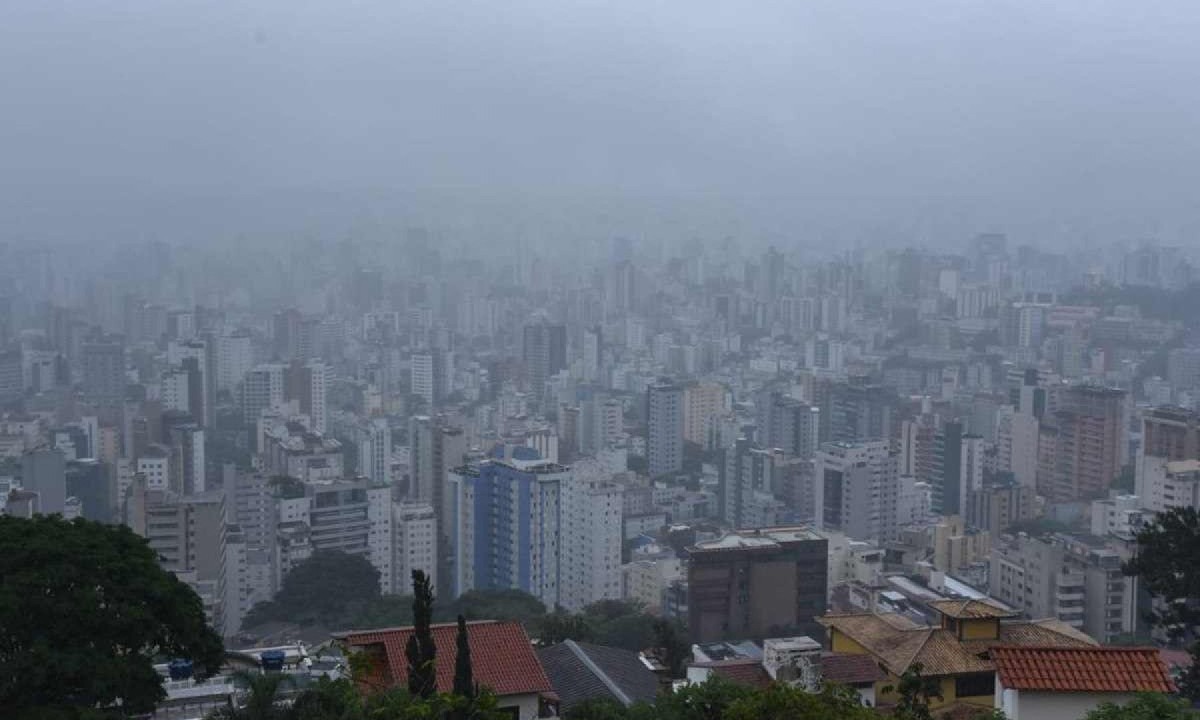 Clima segue encoberto em Belo Horioznte com previsão de chuvas para todo estado -  (crédito: Gladyston Rodrigues/EM/D.A.Press)