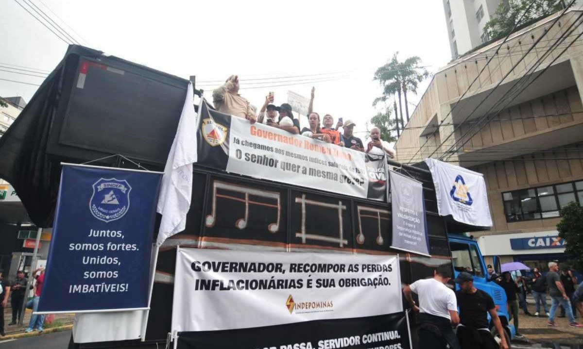 Protesto das forças de segurança contra Romeu Zema são cena constante desde o primeiro mandato do governador. Intervenção no IPSM é uma das pautas que desagradam os servidores -  (crédito: Alexandre Guzanshe/EM/D.A. Press)