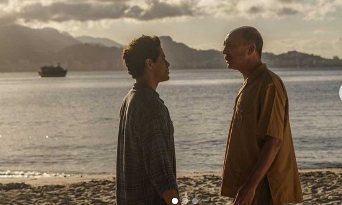 O ator Matheus Abreu vive Thiago Soares e Darío Grandinetti faz o papel de Dino Carrera, mentor do jovem bailarino. Ambos foram premiados no Cine Ceará -  (crédito: Vitrine Filmes)