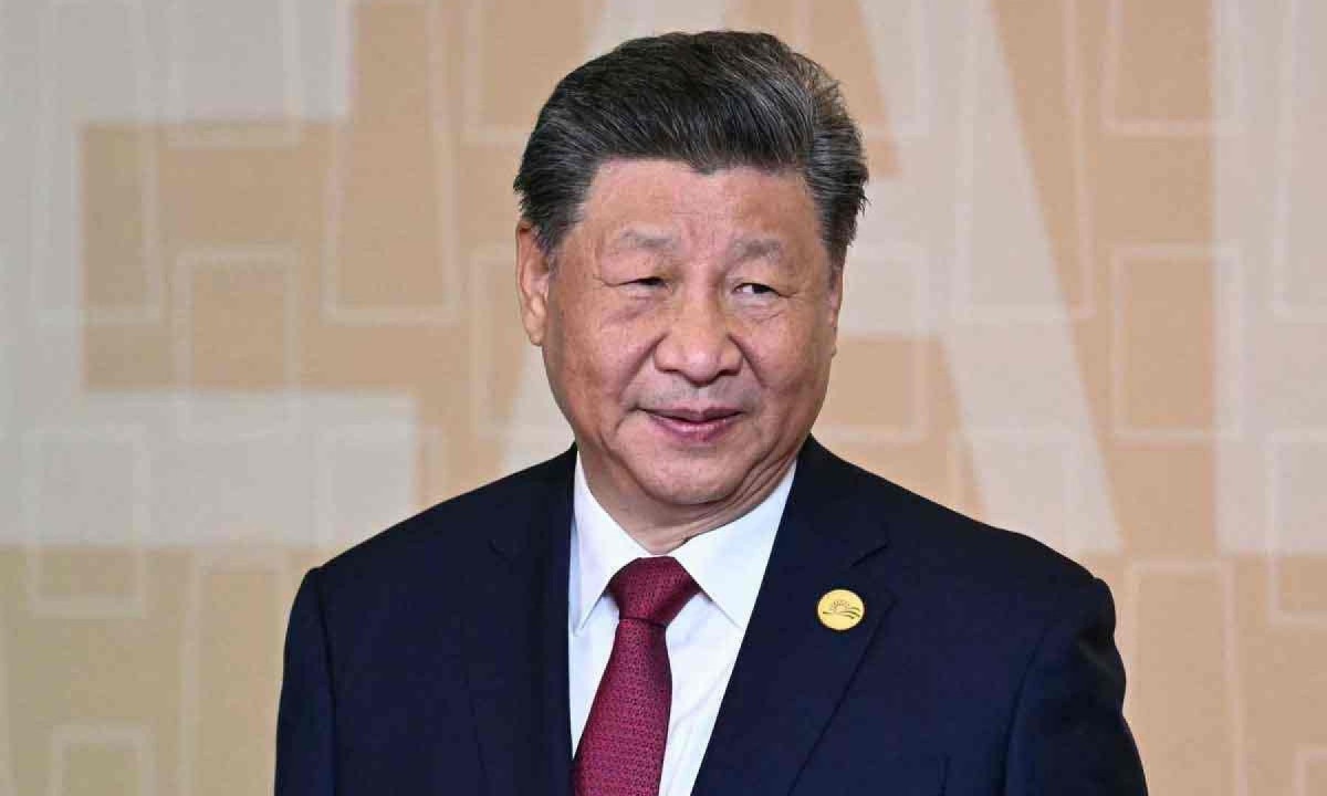 Xi Jinping chega a Brasília, na quinta-feira, após a reunião do G20. O líder chinês será recebido pelo por Lula no Alvorada -  (crédito: Luis ACOSTA/AFP)