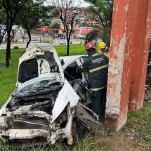 Com sinais de embriaguez, motorista bate em passarela da Via Expressa - Sala de Imprensa/CBMMG