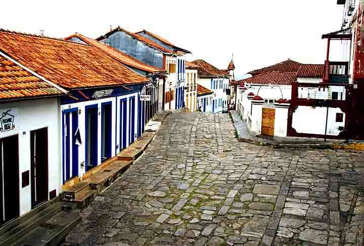 Assim como Ouro Preto, Diamantina prosperou durante o ciclo do ouro e dos diamantes. As construções do período colonial foram preservadas, especialmente por causa do isolamento da cidade após o declínio da mineração.