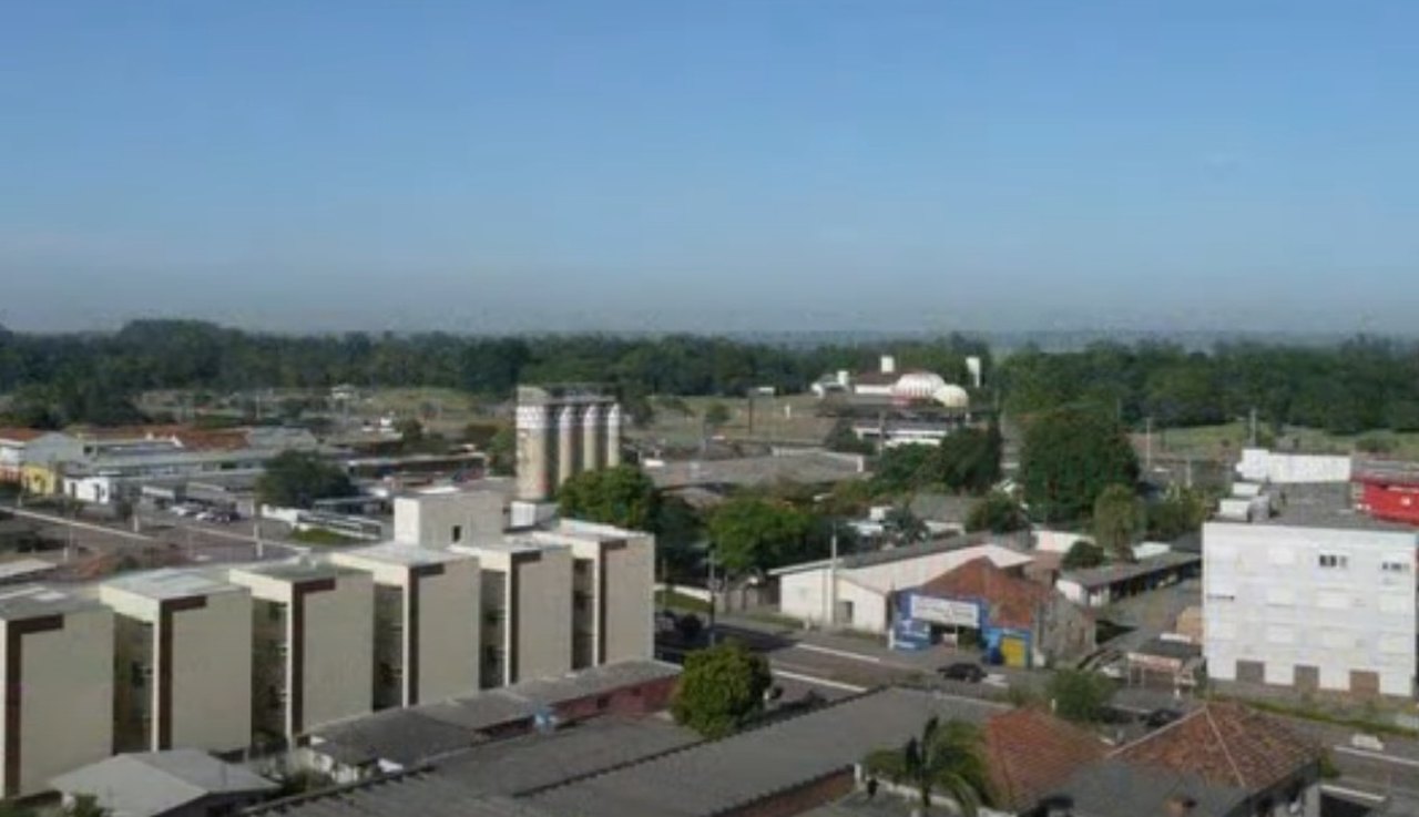 14° lugar: Esteio - Rio Grande do Sul - Tamanho territorial: 27,676 km² - Sua economia é diversificada abrangendo indústria, comércio e agricultura. Destaque oara a metalurgia, a fabricação de móveis e a produção de hortaliças e frutas.