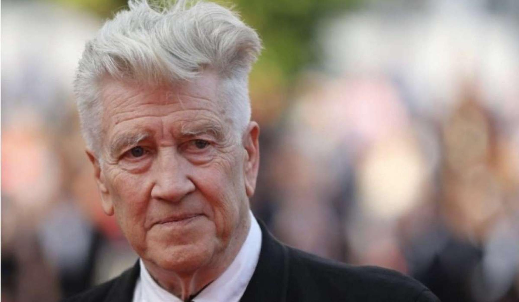 Fumante desde os 8 anos, David Lynch precisa de oxigênio para se locomover