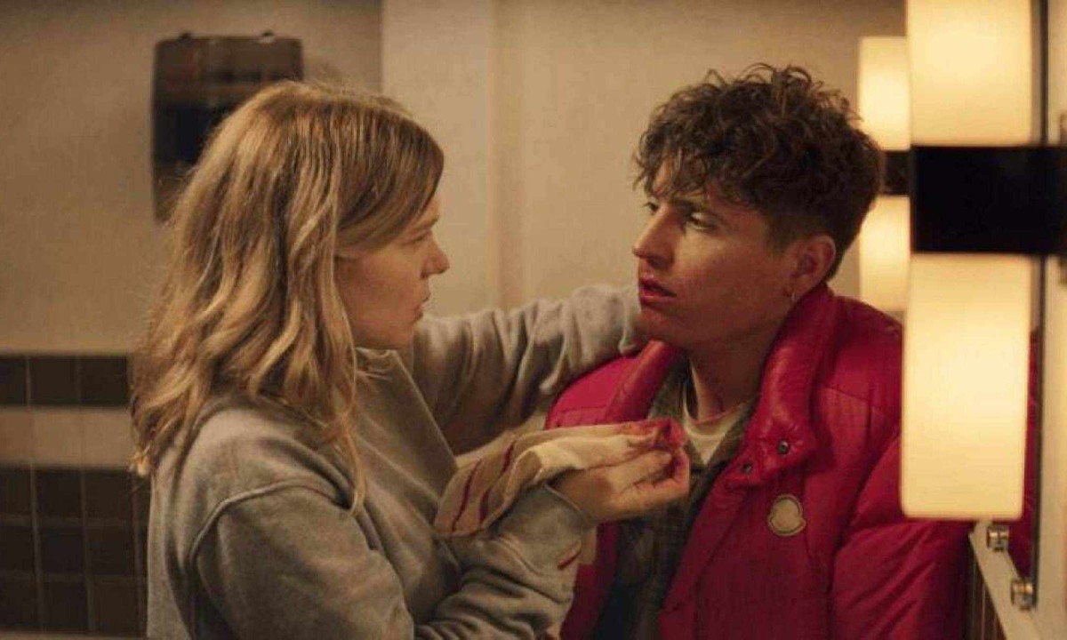 Florence (Léa Seydoux) e Willy (Raphaël Quenard) podem ser atores ensaiando ou um casal em  relacionamento complicado -  (crédito: Arte France Cinéma/reprodução)