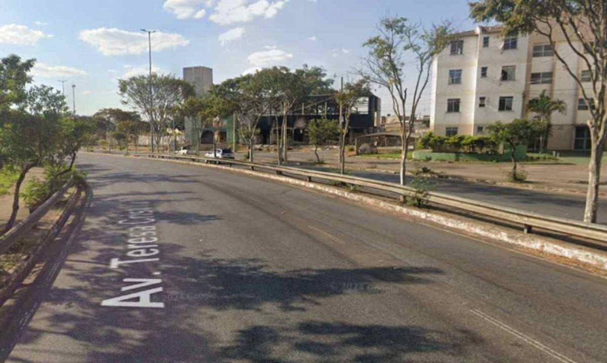 Acidente se deu na Avenida Teresa Cristina, na altura do bairro Jardim Industrial, em Contagem -  (crédito: Reprodução/Google Maps)