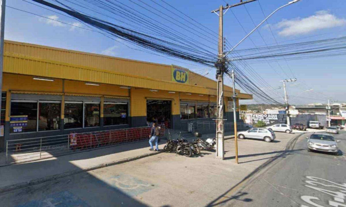 Caso aconteceu em uma unidade dos Supermercados BH, na Avenida Dionísio Gomes, número 595, no bairro Veneza, em Ribeirão das Neves -  (crédito: Reprodução/Google Maps)