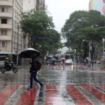 Vai chover durante o feriado de Consciência Negra em BH? Veja previsão - T&uacute;lio Santos / EM / D.A Press