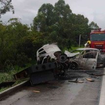 Acidente em rodovia mineira deixa corpos carbonizados - Polícia Militar Rodoviária de Minas Gerais