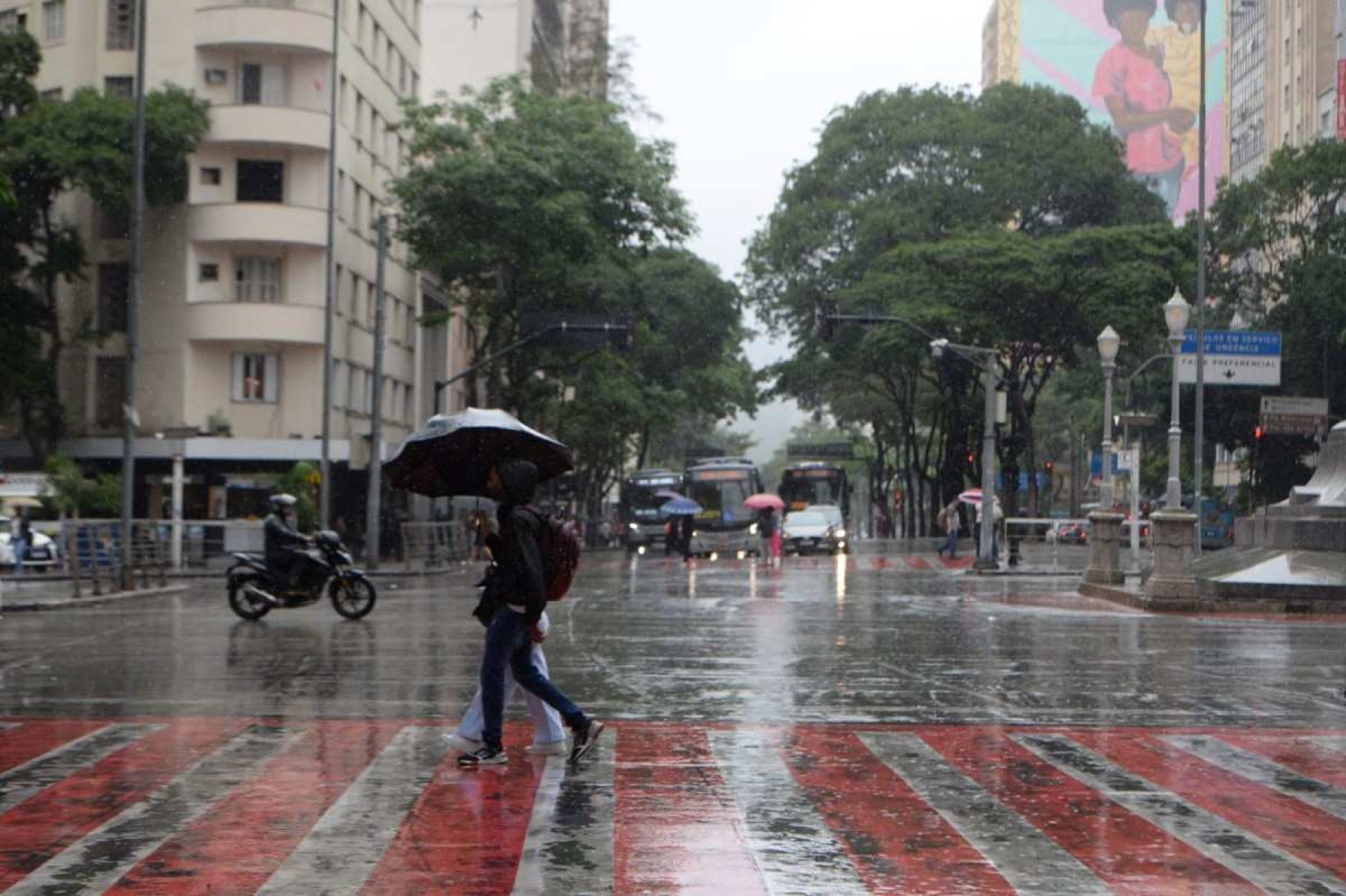 Belo Horizonte está em alerta de chuva forte até esta segunda-feira (18)