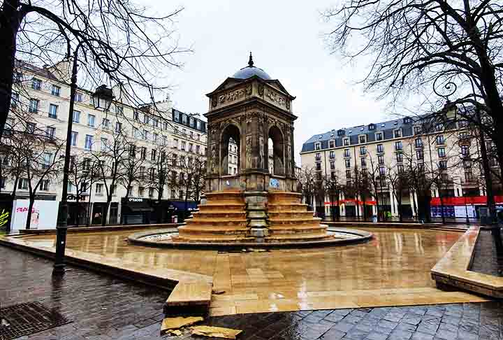 FONTAINE DES INNOCENTS - Paris - Esta fonte renascentista, inaugurada em 1550, é famosa por suas esculturas e sua história, sendo um dos mais antigos chafarizes da cidade.