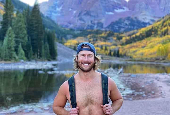 Glen Powell frequentou a Universidade do Texas, em Austin, cursando Espanhol e História Americana. Porém, não chegou a se formar. Ele agora quer retomar os estudos.